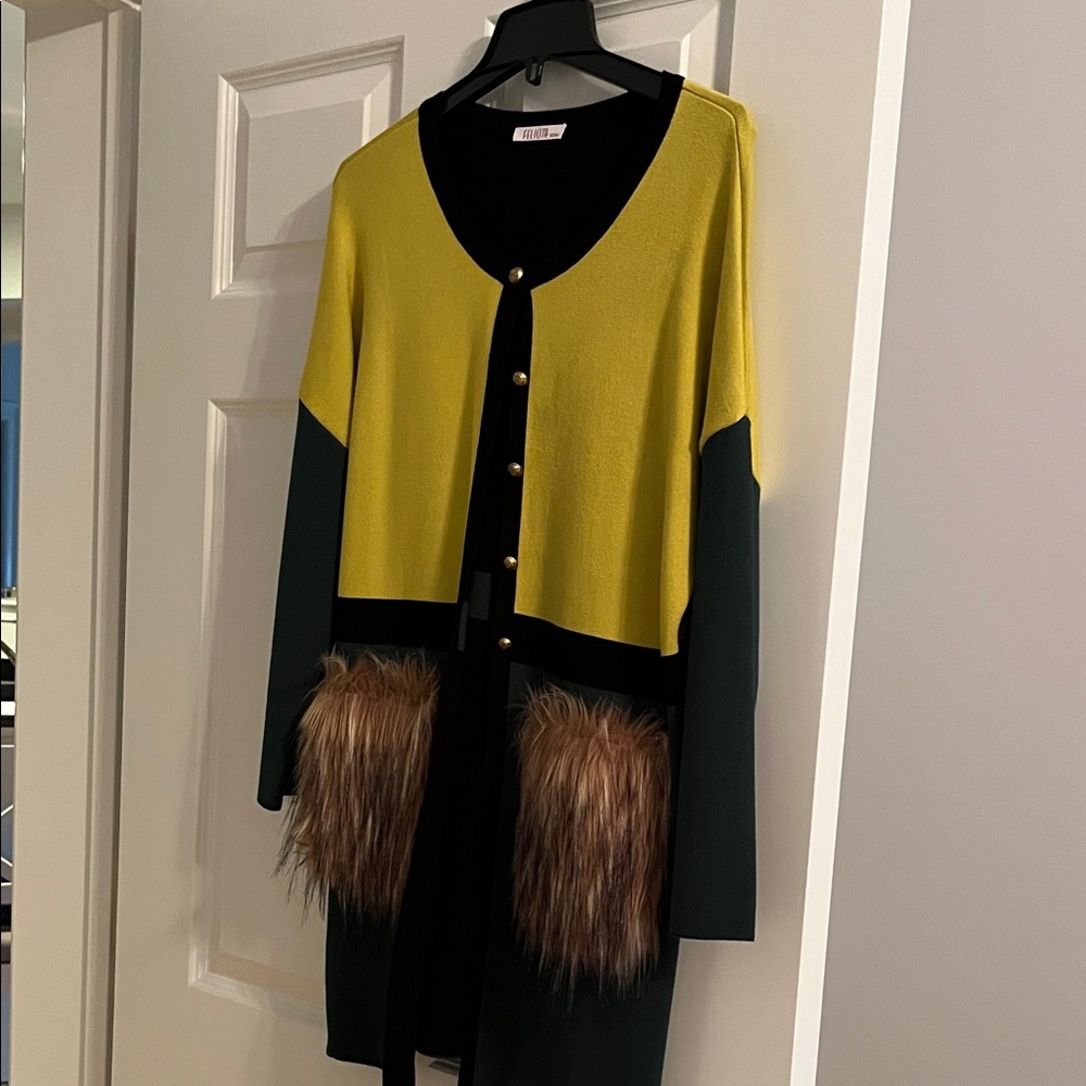 Chic Yellow and Black Colorblock Cardigan